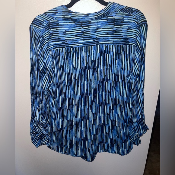 Blue Stripe Pattern Button Up - Picture 6 of 7